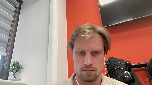 fmodel online show from 03/11/26, 02:56