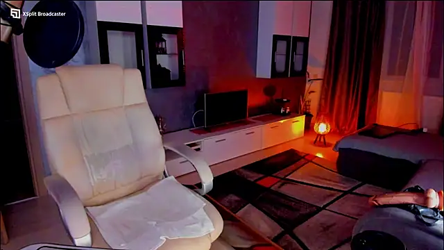 Snapshot of Miss_kay1111 chatting on 12/19/24, 04:02 Miss kay1111 online show from 12/19/24, 04:02