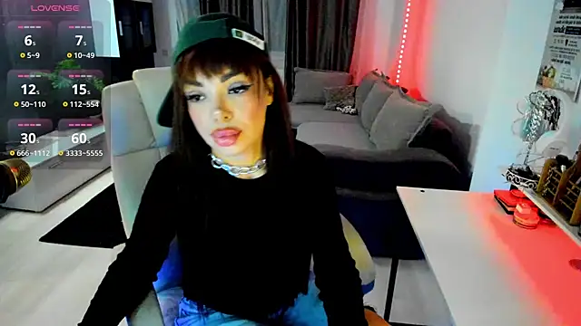 Snapshot of Miss_kay1111 chatting on 11/14/25, 05:44 Miss kay1111 online show from 11/14/25, 05:44