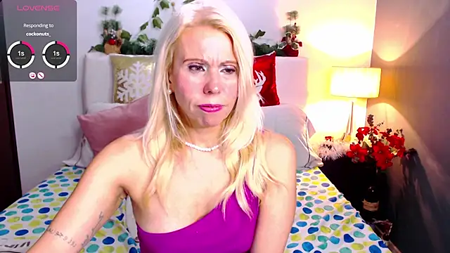 Luci evans online show from 12/19/24, 10:32