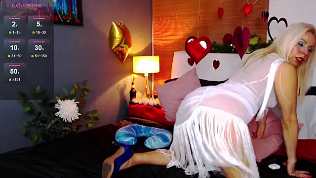 Luci evans online show from 02/19/25, 01:18