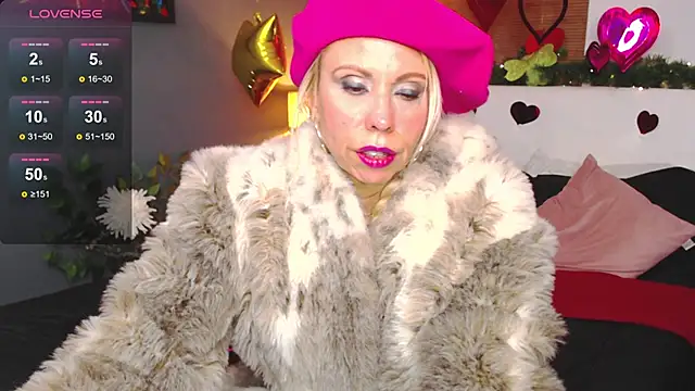 Luci evans online show from 02/25/25, 02:03