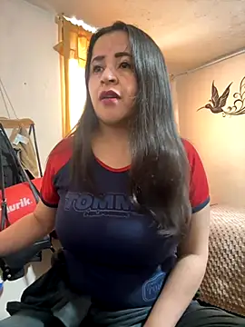 latinfemale online show from 10/17/25, 08:33