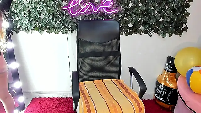 Snapshot of DestinyHills chatting on 06/23/26, 12:03 DestinyHills online show from 06/23/26, 12:03
