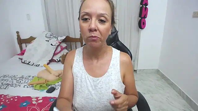 Snapshot of yeslluisa chatting on 03/02/25, 10:05 yeslluisa online show from 03/02/25, 10:05