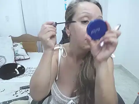 Snapshot of yeslluisa chatting on 10/10/25, 09:58 yeslluisa online show from 10/10/25, 09:58