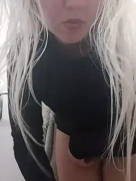 Snapshot of Mllesha74000 chatting on 02/07/25, 01:01 Mllesha74000 online show from 02/07/25, 01:01