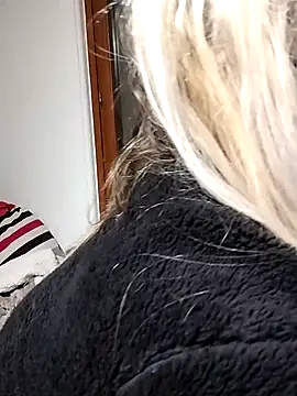 Snapshot of Mllesha74000 chatting on 10/12/25, 06:18 Mllesha74000 online show from 10/12/25, 06:18