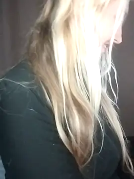 Snapshot of Mllesha74000 chatting on 12/02/25, 03:18 Mllesha74000 online show from 12/02/25, 03:18