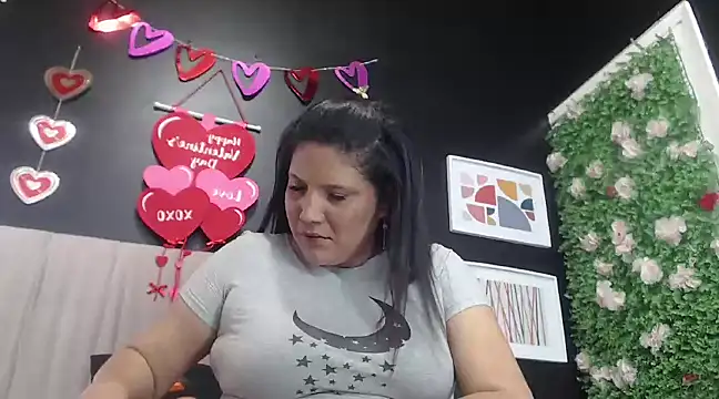 Snapshot of Sharloth_milf chatting on 02/16/25, 03:48 Sharloth milf online show from 02/16/25, 03:48