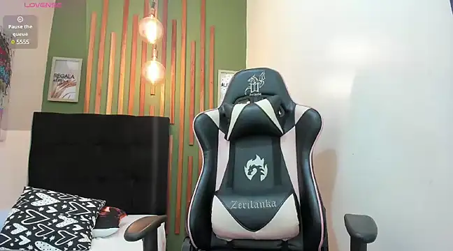 Snapshot of Sharloth_milf chatting on 03/06/25, 03:56 Sharloth milf online show from 03/06/25, 03:56