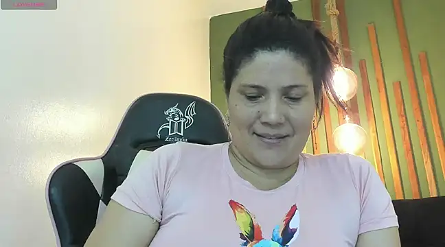 Snapshot of Sharloth_milf chatting on 03/11/25, 03:56 Sharloth milf online show from 03/11/25, 03:56