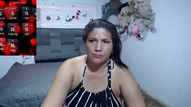 Snapshot of Sharloth_milf chatting on 12/13/25, 08:36 Sharloth milf online show from 12/13/25, 08:36