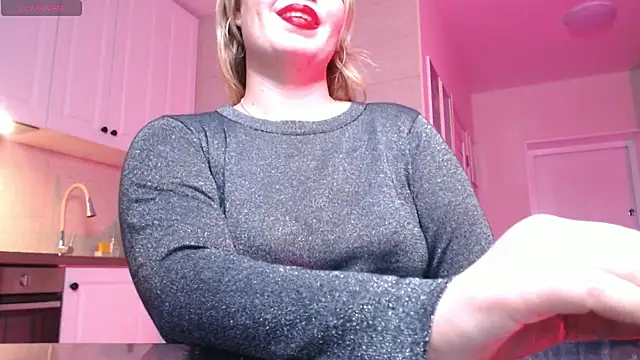 Snapshot of HotTiffani chatting on 01/25/25, 01:30 HotTiffani online show from 01/25/25, 01:30