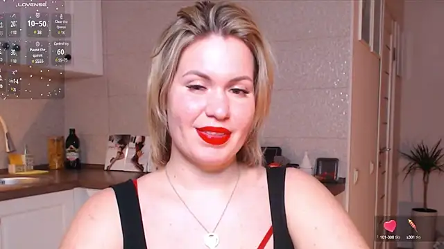 Snapshot of HotTiffani chatting on 02/11/25, 02:35 HotTiffani online show from 02/11/25, 02:35