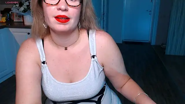 Snapshot of HotTiffani chatting on 09/10/25, 03:23 HotTiffani online show from 09/10/25, 03:23