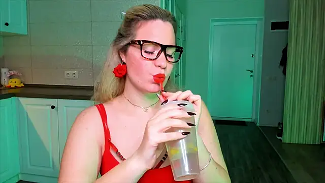 Snapshot of HotTiffani chatting on 10/06/25, 07:06 HotTiffani online show from 10/06/25, 07:06