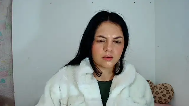 Snapshot of Anal_Milky_Momma chatting on 10/15/25, 02:06 Anal Milky Momma online show from 10/15/25, 02:06