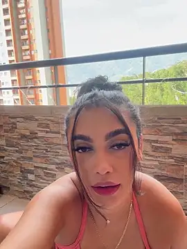 Snapshot of emma_andrew1 chatting on 11/22/25, 04:06 emma andrew1 online show from 11/22/25, 04:06