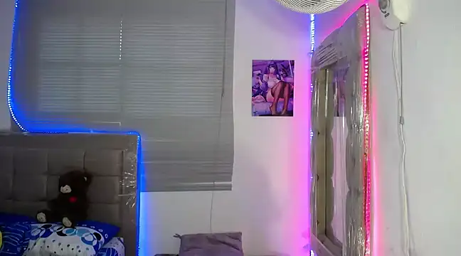 Snapshot of TRANSCATALINA chatting on 12/17/24, 10:32 TRANSCATALINA online show from 12/17/24, 10:32