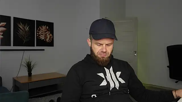 Snapshot of Tommy_Burnz chatting on 12/01/25, 11:04 Tommy Burnz online show from 12/01/25, 11:04