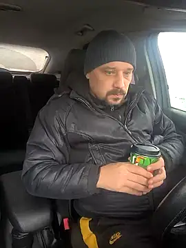 Snapshot of DanielOhCool chatting on 12/12/24, 11:40 DanielOhCool online show from 12/12/24, 11:40