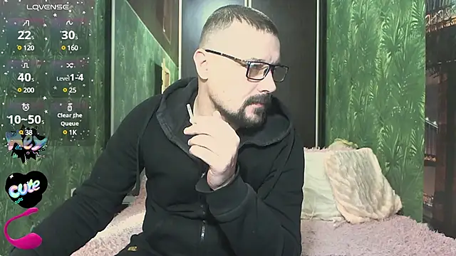 Snapshot of DanielOhCool chatting on 12/14/24, 11:07 DanielOhCool online show from 12/14/24, 11:07