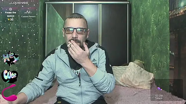 Snapshot of DanielOhCool chatting on 12/14/24, 06:20 DanielOhCool online show from 12/14/24, 06:20