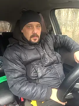 Snapshot of DanielOhCool chatting on 12/17/24, 10:55 DanielOhCool online show from 12/17/24, 10:55