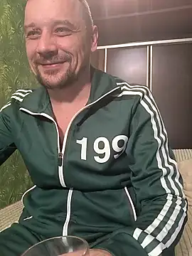 Snapshot of DanielOhCool chatting on 01/27/25, 05:58 DanielOhCool online show from 01/27/25, 05:58