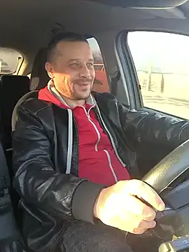 Snapshot of DanielOhCool chatting on 03/07/25, 02:01 DanielOhCool online show from 03/07/25, 02:01