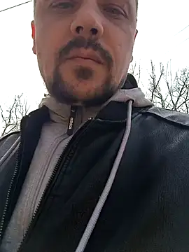 Snapshot of DanielOhCool chatting on 03/11/25, 11:12 DanielOhCool online show from 03/11/25, 11:12