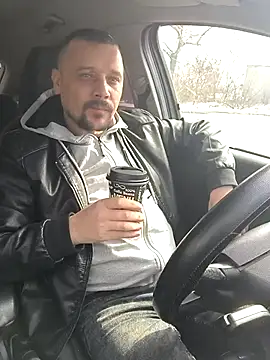 Snapshot of DanielOhCool chatting on 03/19/25, 10:11 DanielOhCool online show from 03/19/25, 10:11