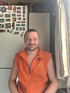 Snapshot of DanielOhCool chatting on 09/15/25, 08:03 DanielOhCool online show from 09/15/25, 08:03