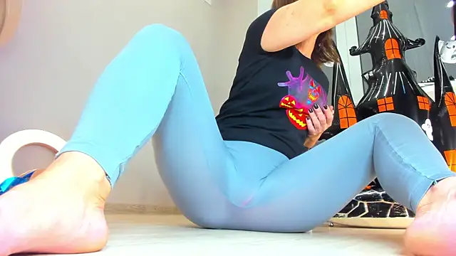 Snapshot of Girl_Squirts chatting on 10/25/25, 03:25 Girl Squirts online show from 10/25/25, 03:25