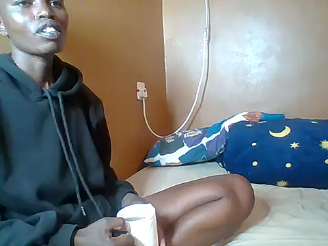 Snapshot of sluutygirl chatting on 11/18/25, 01:33 sluutygirl online show from 11/18/25, 01:33