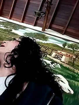 Snapshot of mijal_queen chatting on 12/29/24, 05:01 mijal queen online show from 12/29/24, 05:01