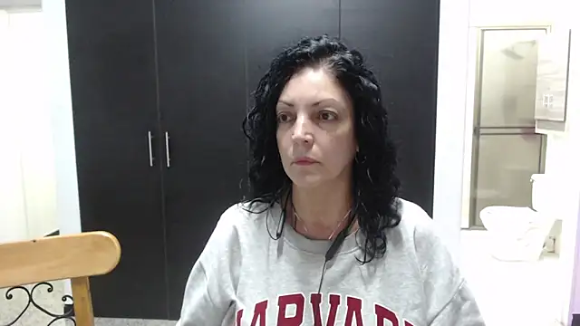 Snapshot of mijal_queen chatting on 10/02/25, 02:51 mijal queen online show from 10/02/25, 02:51