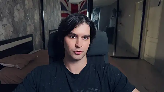 Snapshot of keanu_reevez chatting on 10/10/25, 01:21 keanu reevez online show from 10/10/25, 01:21