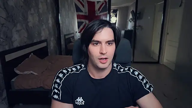 Snapshot of keanu_reevez chatting on 10/18/25, 11:33 keanu reevez online show from 10/18/25, 11:33