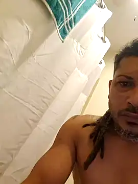 Snapshot of tropikboy chatting on 02/21/25, 09:45 tropikboy online show from 02/21/25, 09:45