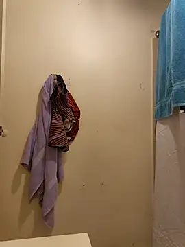 Snapshot of tropikboy chatting on 10/16/25, 10:05 tropikboy online show from 10/16/25, 10:05