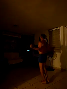 Snapshot of tropikboy chatting on 10/29/25, 09:55 tropikboy online show from 10/29/25, 09:55