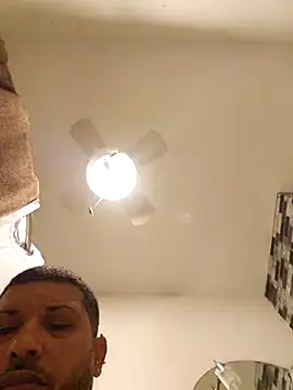 Snapshot of tropikboy chatting on 11/04/25, 09:52 tropikboy online show from 11/04/25, 09:52