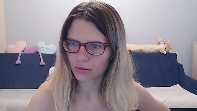 Snapshot of night_is_dark chatting on 10/27/25, 02:10 night is dark online show from 10/27/25, 02:10