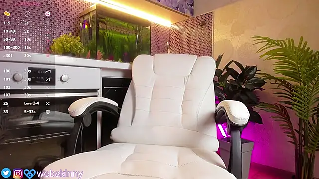 Snapshot of Top_Skinny chatting on 10/01/25, 08:20 Top Skinny online show from 10/01/25, 08:20