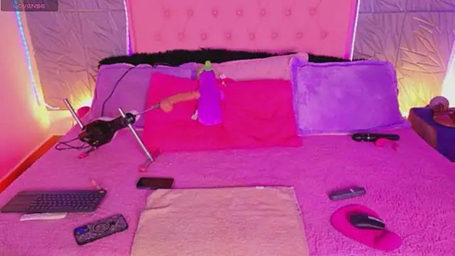 Snapshot of macasweet chatting on 09/26/25, 11:42 macasweet online show from 09/26/25, 11:42