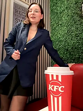 The Snowwhitee online show from 10/22/25, 08:25