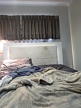 PhoenixDesirexh online show from 04/14/26, 12:05