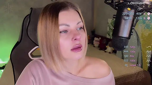 Snapshot of Your_Sweet_Lilu chatting on 12/17/24, 12:54 Your Sweet Lilu online show from 12/17/24, 12:54